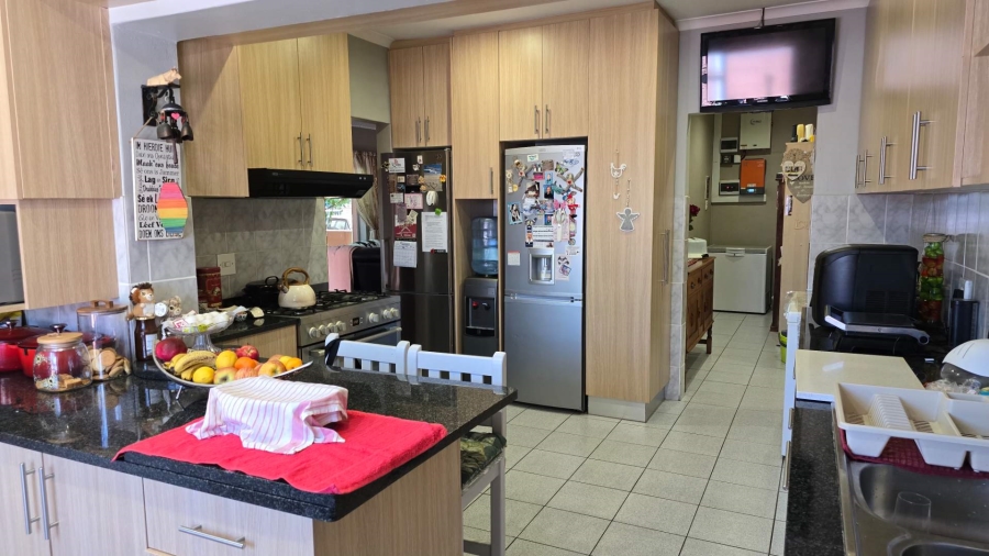 6 Bedroom Property for Sale in Churchill Estate Western Cape